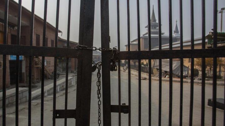 Friday Prayers Banned at Jamia Masjid in Srinagar for the Seventh Consecutive Week