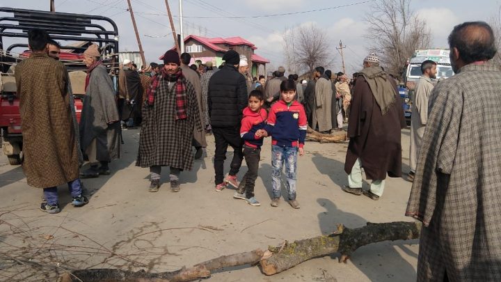 Nowpora Residents Protest Against Water Crisis in IIOJ&K