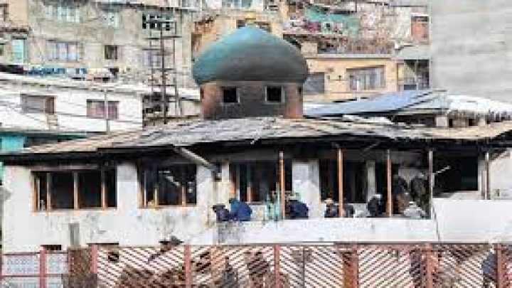 Fire damages mosque in Kargil
