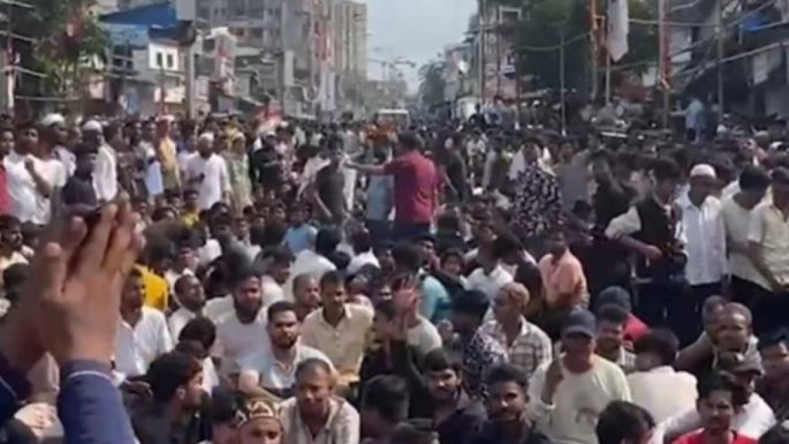 Massive Protests Erupt in Mumbai Over Threat to Demolish Mosque