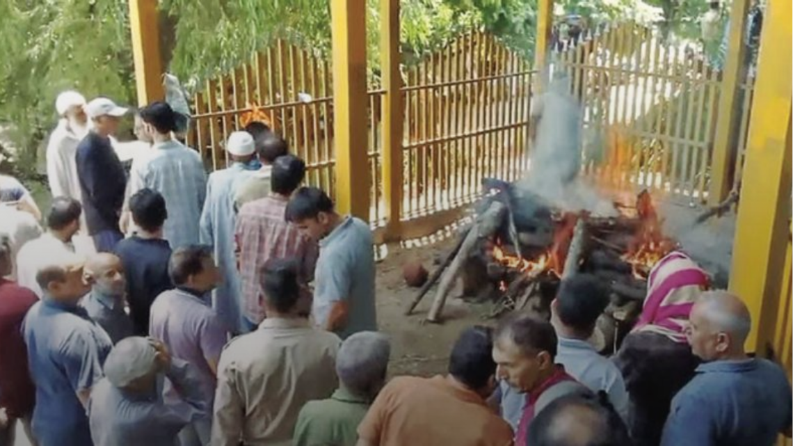 Kashmiri Muslims Uphold Communal Harmony by Helping in Last Rites of Pandit Neighbor