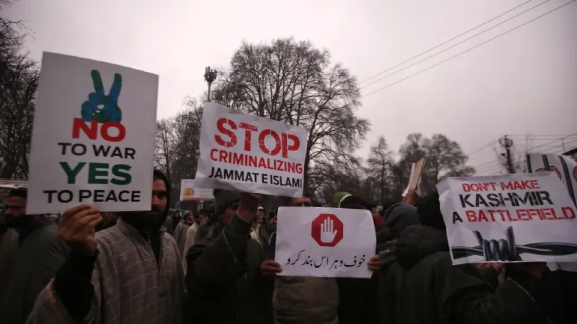 Indian Forces Intensify Crackdown, Raid Houses, Islamic institutes in IIOJK: The Growing Threat to Civil Rights