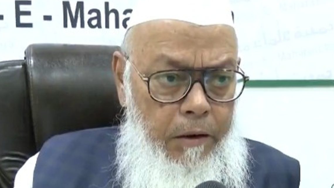 Qasmi Urges Pullout of Muslim Children from UP Schools Over Vande Mataram