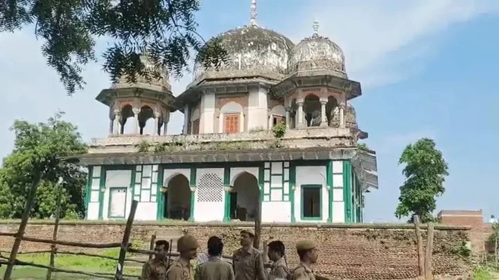 Hindutva Activists Vandalize Decades-Old Muslim Shrine in Uttar Pradesh, Exposing India’s Deepening Religious Intolerance