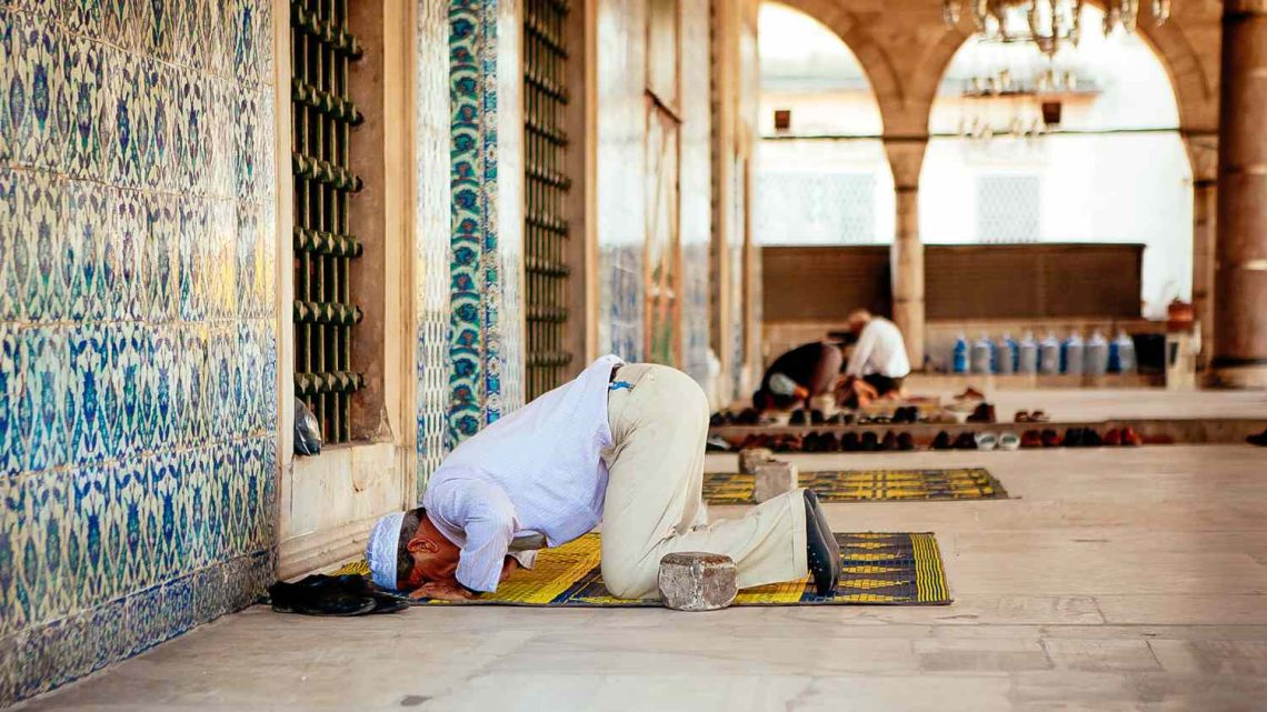 12 Muslims Arrested for Offering Congregational Prayers in Uttar Pradesh: Harsh Exposure of India’s Religious Oppression and Brutal Discrimination