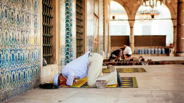 12 Muslims Arrested for Offering Congregational Prayers in Uttar Pradesh: Harsh Exposure of India’s Religious Oppression and Brutal Discrimination