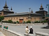 Pakistan Exposes India’s Systematic War on Religious Freedom at Srinagar’s Jamia Masjid