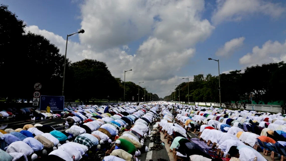 UP Chief Minister Targets Muslims Over Public Prayers and Sparks Huge Anger