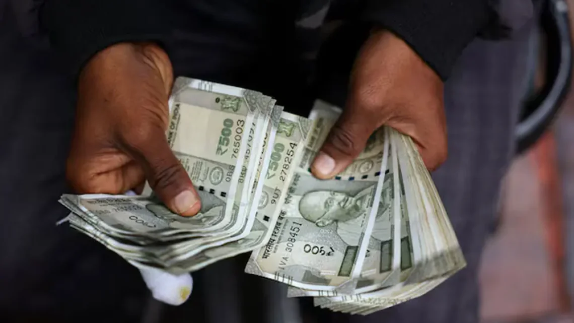 Reuters Poll Exposes How the Indian Rupee Stays Weak as Central Bank Actions Fail to Stop the Dollar Dominance