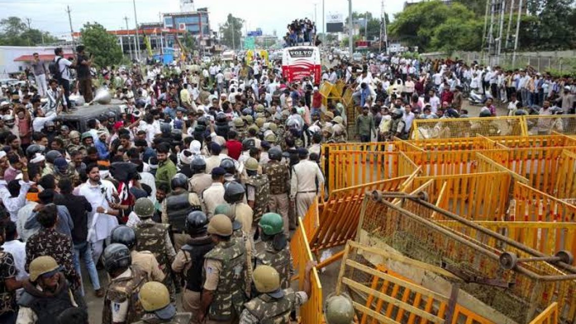 2000 Farmers March On Bhopal To Demand Full Support Prices And Fertilizer Supplies