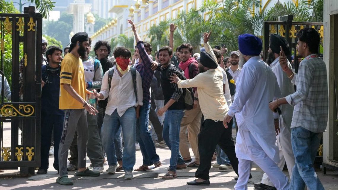 Delhi Police Desecrate Gurdwara Bangla Sahib While Attacking Peaceful Sikh Protesters